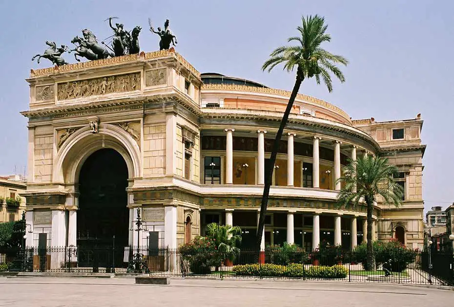Parcheggi vicino al Teatro Politeama Palermo